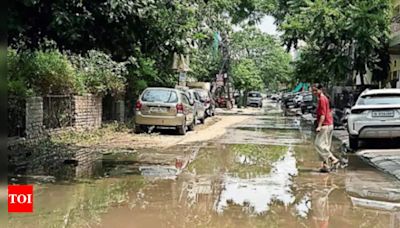 ‘Jailed in own homes’, say locals of Gurgaon's Sector 10A as overflowing sewage floods roads | Gurgaon News - Times of India