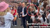 Captan a Paul McCartney en concierto de Taylor Swift ¡hasta bailó con las swifties!