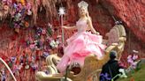 See Ariana Grande in Full Glinda The Good Witch Costume on 'Wicked' Set: Photo
