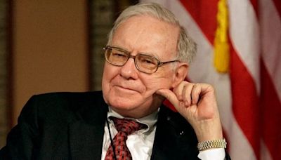 'Warren Crushed Apple' Says Jim Cramer As Buffett Cuts Stake In Tech Giant By Nearly Half: Here's How Much Dividend...