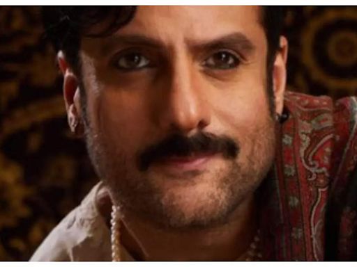 Fardeen Khan gives a sneak peek of his transformation for Heeramandi; 'Mallikajaan' Manisha Koirala reacts | Hindi Movie News - Times of India