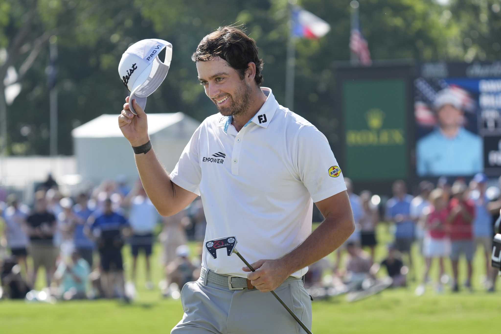 Davis Riley gets 1st individual PGA Tour win by 5 at Colonial in final group with Scheffler