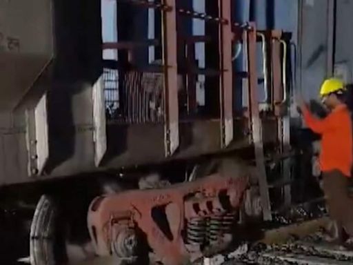 Goods train derails in West Bengal’s Ranaghat | Today News