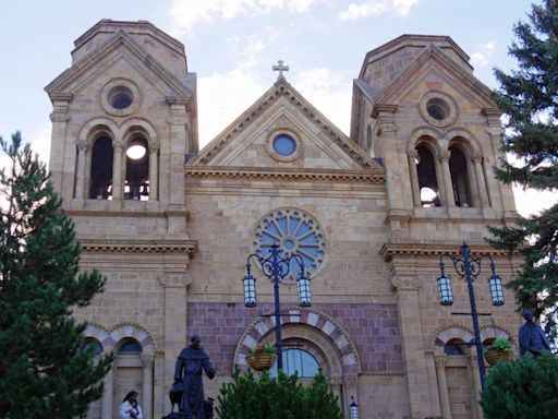 Former Santa Fe priest accused of sexual abuse dies awaiting case