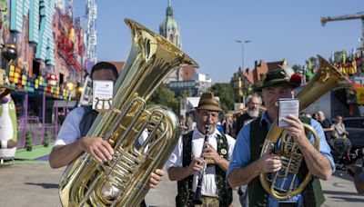 Oktoberfest is almost open. Beer lovers are lining up in Munich ahead of the ceremonial keg-tapping