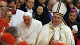Más libre pero más expuesto: cómo afectará la muerte de Benedicto al pontificado de Francisco