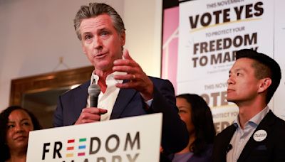 Trump says he would withhold California fire aid unless Newsom 'signs those papers'