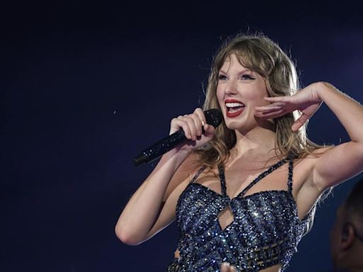 Fans Say New Clip of Taylor Swift's Mid-Concert Break 'Feels Illegal to See'