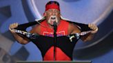 Hulk Hogan se rompe la camiseta por Donald Trump: “Me siento orgulloso de apoyar a mi héroe”