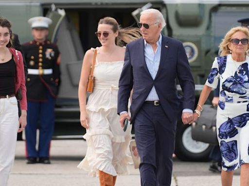 Biden’s family encourages him to stay in the race as they discuss whether top advisers should be fired | CNN Politics