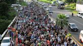 Caravana de migrantes marcha por México para llegar a EUA