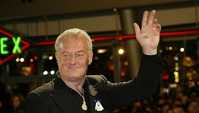 Actor Bernard Hill dies at 79; had memorable roles in ‘Titanic’ and ‘Lord of the Rings’