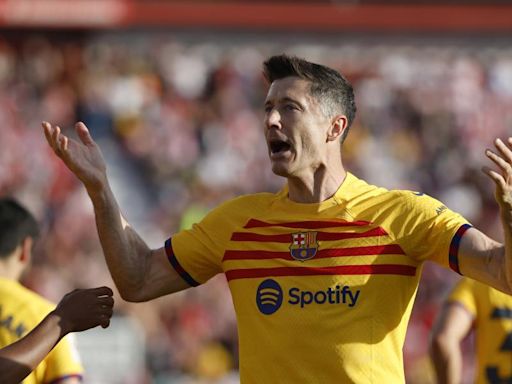 Lewandowski avanza al Barça de penalti gracias al VAR