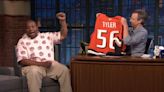 Thompson gifts Seth Meyers Ducks jersey on late-night show | NHL.com