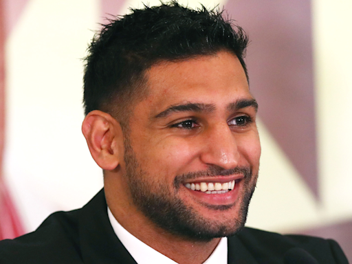 Amir Khan sends his £120,000 Range Rover to valet with his daughter still in the back seat