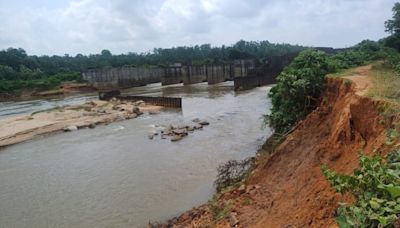 Un-removed barricade, illegal sand mining pose threat to banks of Rongai River in Chibinang - The Shillong Times