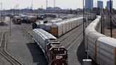 U.S. lawmakers urge board to defer railroad merger decision