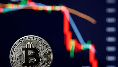 Shock ETF Data Reveals Bitcoin Is Braced For A ‘True Correction’ After $300 Billion Crypto Price Crash