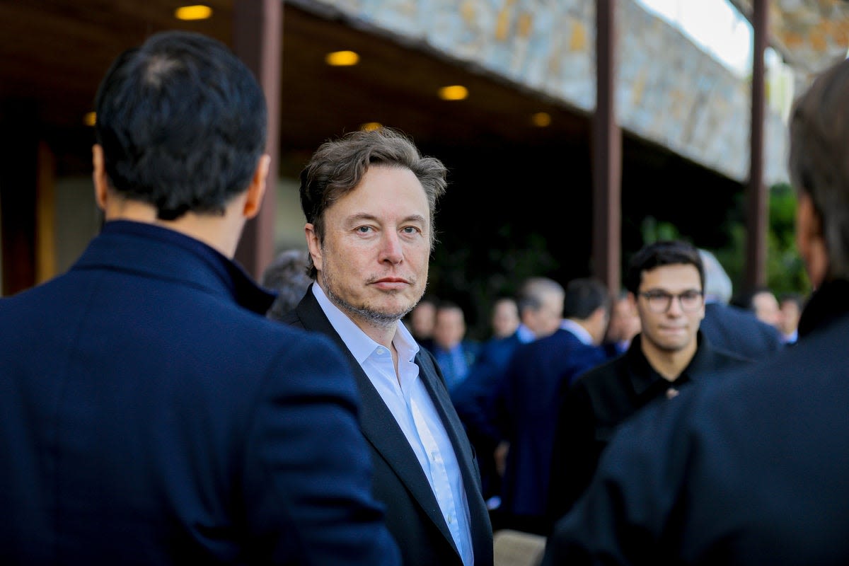 Glass Lewis Tells Shareholders To Vote Against Elon Musk's Proposed $56 Billion Compensation Package - Tesla (NASDAQ:TSLA)