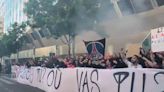 Lionel Messi: los hinchas de PSG estallaron de furia y fueron a protestar a la sede del club: “Hijo de p...”