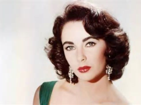 Marca chilena “Listailor” enfrenta conflicto legal con empresa Elizabeth Taylor Cosmetics