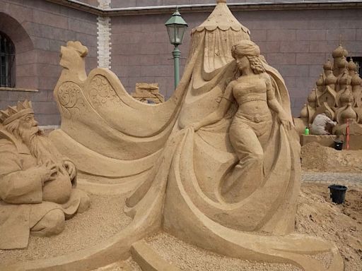 Artists craft masterpieces despite rain at the St Petersburg Sand Sculpture Festival