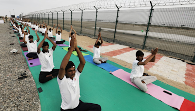 In Gujarat, International Yoga Day celebrated at Indo-Pak border