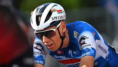 Jan Hirt taken down by spectator's bag, breaks teeth before Tour de France opener in hit to Evenepoel's climbing support