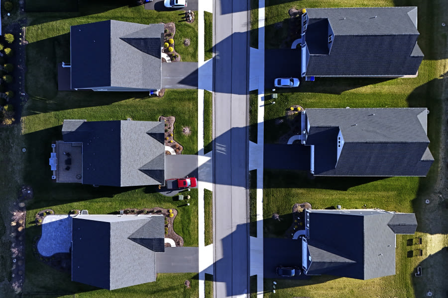 U.S. existing home sales drop 1.9% in April, pushed lower by high rates and high prices