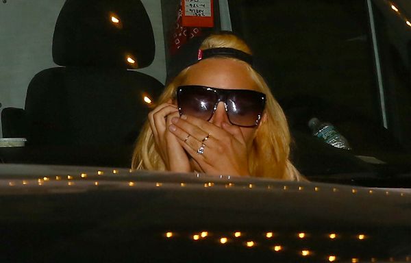 Amanda Bynes debuts new look in rare public outing