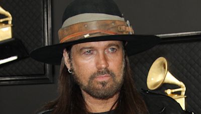 Billy Ray Cyrus traite sa fille Miley Cyrus de « salope » dans un enregistrement choquant