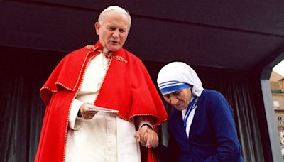 Mother Teresa and St. John Paul II: a look at their holy friendship