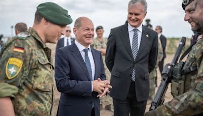 Was Olaf Scholz bei der Bundeswehr in Litauen will