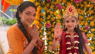 Anupamaa's Rupali Ganguly drops PICS of seeking blessings from little girl on set: 'My biggest strength is...'