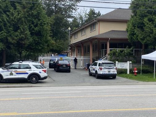 Surrey stabbing leaves man dead, search for suspect continues - BC | Globalnews.ca