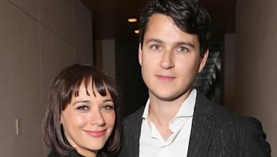 Rashida Jones clarifies her relationship status with Ezra Koenig