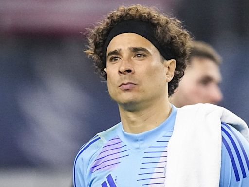 Guillermo Ochoa y su oscuro presente en Italia - La Opinión