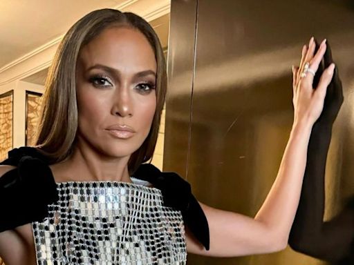 Jennifer Lopez y Matt Damon son vistos tomados de la mano