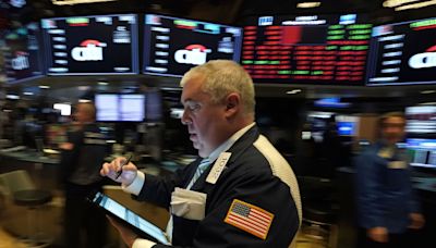 Stock market today: Indexes extend gains ahead of big week for earnings and the economy