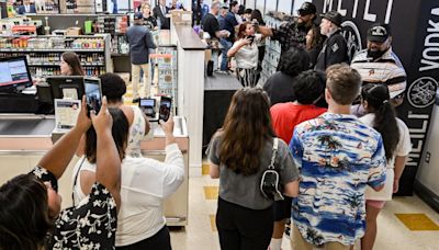 'Aquaman', 'Game of Thrones' star Jason Momoa visits Market Basket for vodka promotion