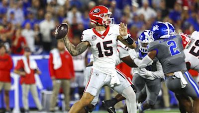 College football scores, schedule, NCAA top 25 rankings, games today: No. 1 Georgia battles Kentucky