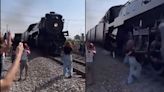 VIDEO: También en Coahuila; mujer es golpeada por la locomotora de vapor “La Emperatriz” | El Universal