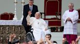 El papa Francisco presidió una multitudinaria misa en Venecia, en su primer viaje en meses