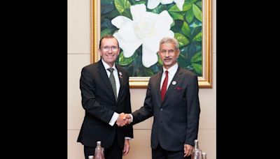 Jaishankar and Wang Yi Discuss LAC Respect in Laos Meeting