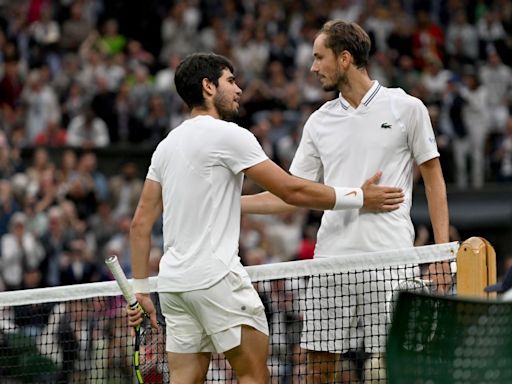 Carlos Alcaraz vs Daniil Medvedev: horario y cómo ver las semifinales de Wimbledon