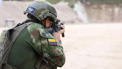 Militares ecuatorianos encontraron uniformes colombianos tras enfrentamiento contra bandas criminales