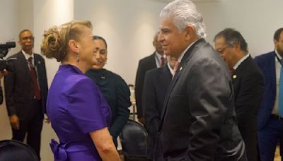 Gutiérrez Müller asiste a toma de protesta de presidente de Panamá