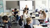 Las escuelas suecas dan marcha atrás en el uso de pantallas y vuelven a los libros de texto
