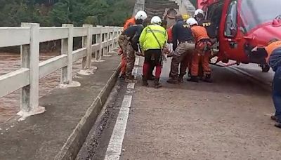 VÍDEO: sobreviventes de desmoronamento da BR-470, em Veranópolis, começam a ser resgatados de helicóptero e por terra | Pioneiro