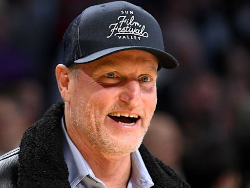 Woody Harrelson refuses to own a cell phone